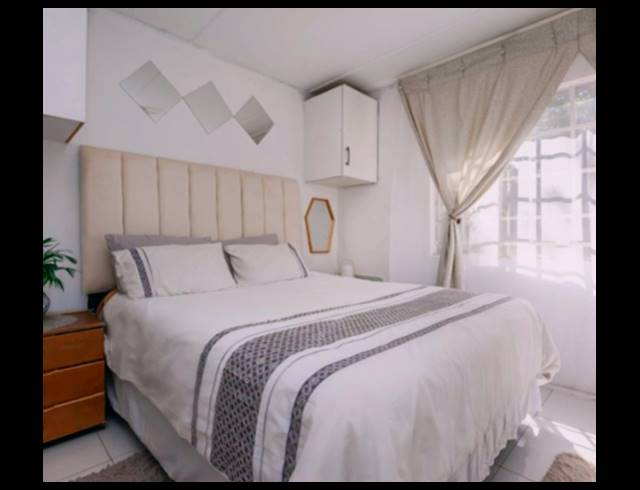 2 BEDROOM APARTMENT FOR SALE IN WHITNEY GARDENS